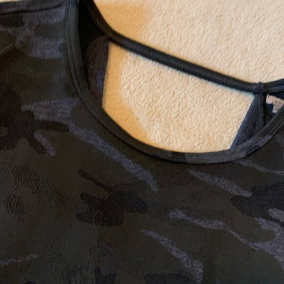 ANAMA Camo Open Back Sweatshirt - Picture 2 of 7